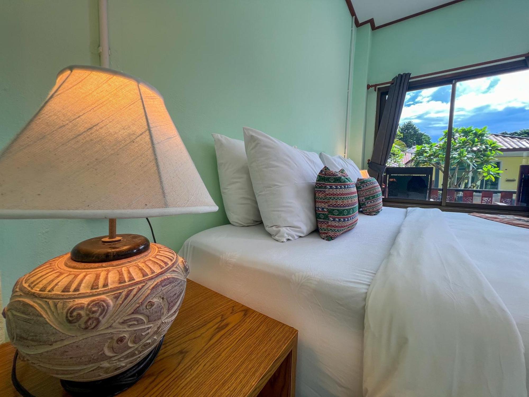 Dong Talay Lipe Beach Resort Екстер'єр фото
